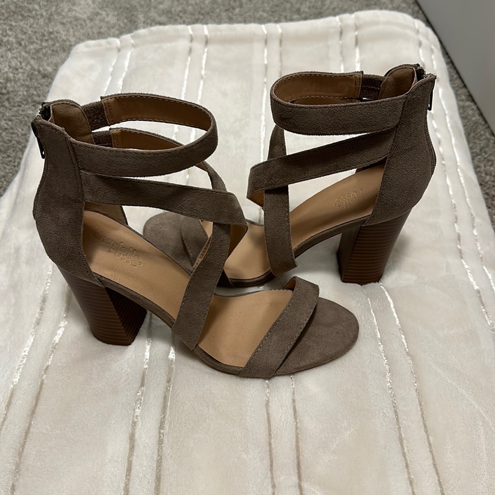 Strap block heel